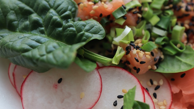 Salmon with fresh salad vegetables