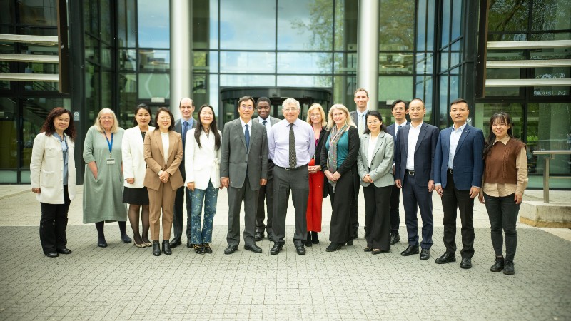 Oxford Brookes University and Chengdu University of Technology staff meet on campus