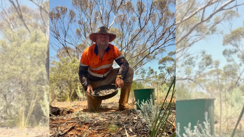 Daniel Bardey sieving for bugs in Australia.