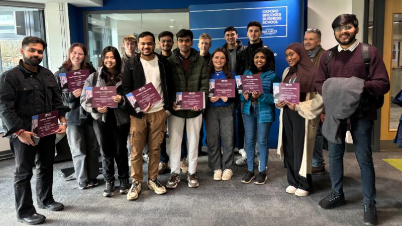 Oxford Brookes student volunteers support community digital skills workshops